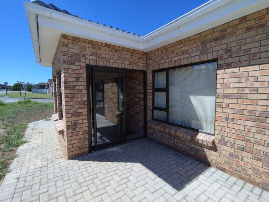 3 Bedroom Property for Sale in Wavecrest Eastern Cape